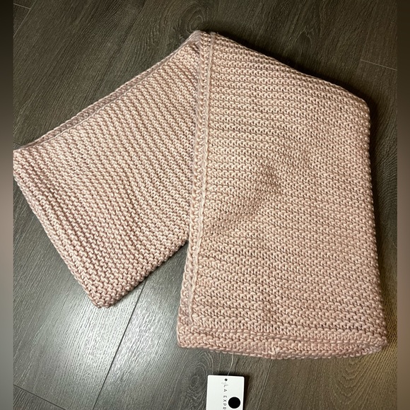 Scarf -urban planet - Picture 1 of 3